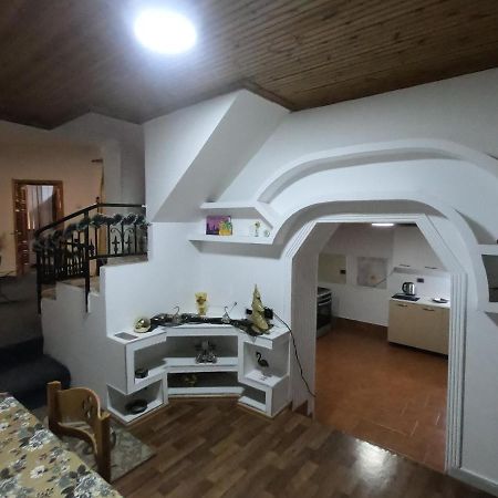 Tirana Traditional Home エクステリア 写真
