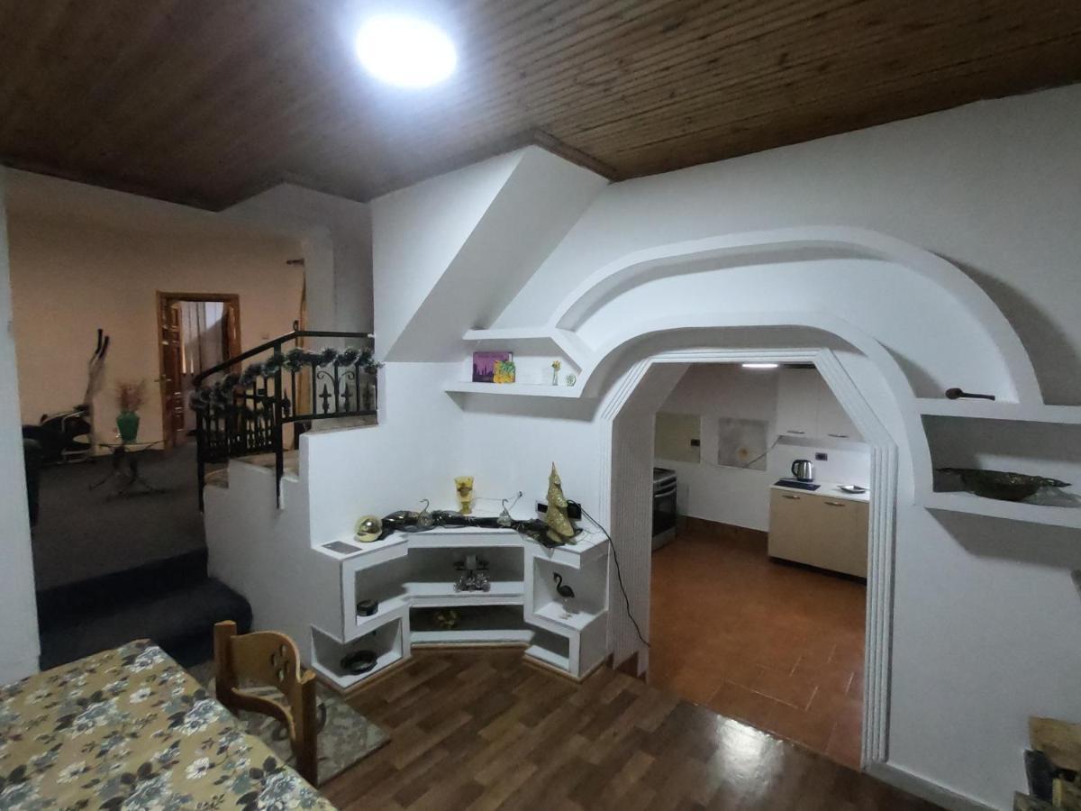 Tirana Traditional Home エクステリア 写真
